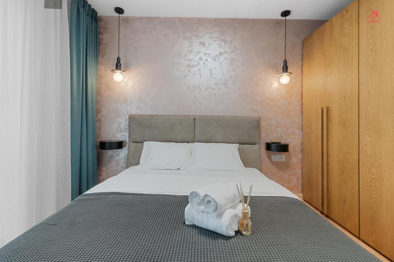 Apartament Opera Residence - Cismigiu, Eroilor, Free Private Parking Bucharest Luaran gambar